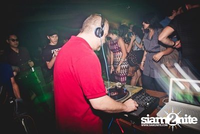 DJ CRAZY B in the Middle of the Room — photo 67