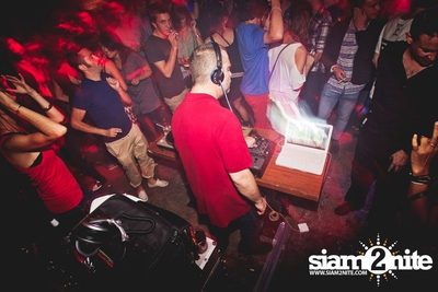 DJ CRAZY B in the Middle of the Room — photo 31