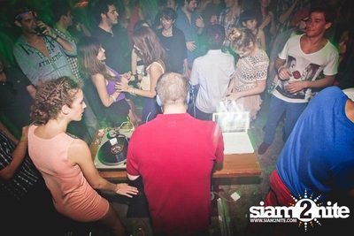 DJ CRAZY B in the Middle of the Room — photo 105