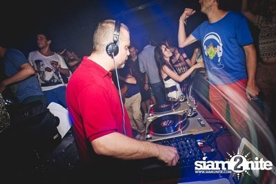 DJ CRAZY B in the Middle of the Room — photo 82