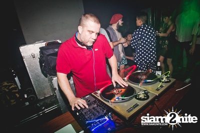 DJ CRAZY B in the Middle of the Room — photo 73