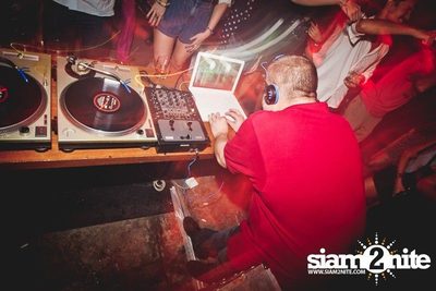 DJ CRAZY B in the Middle of the Room — photo 16