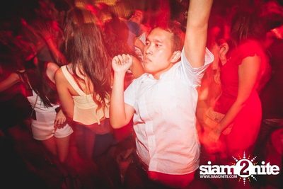 DJ CRAZY B in the Middle of the Room — photo 98