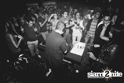 DJ CRAZY B in the Middle of the Room — photo 11