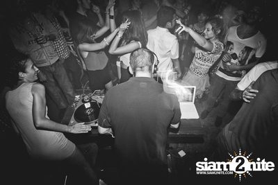 DJ CRAZY B in the Middle of the Room — photo 106