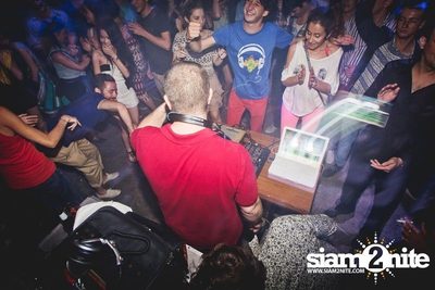 DJ CRAZY B in the Middle of the Room — photo 78