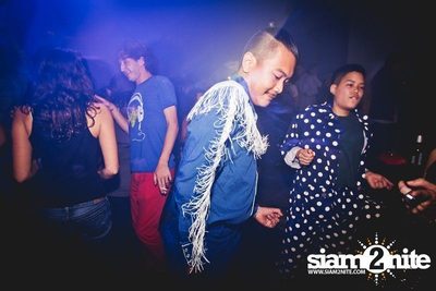 DJ CRAZY B in the Middle of the Room — photo 14