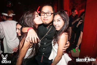 ONE NIGHT STAND-ING PARTY — photo 128