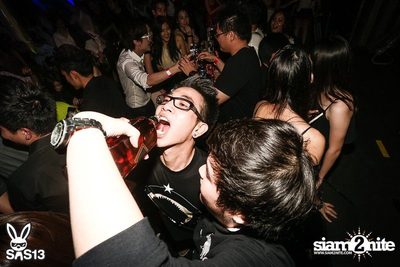 ONE NIGHT STAND-ING PARTY — photo 99