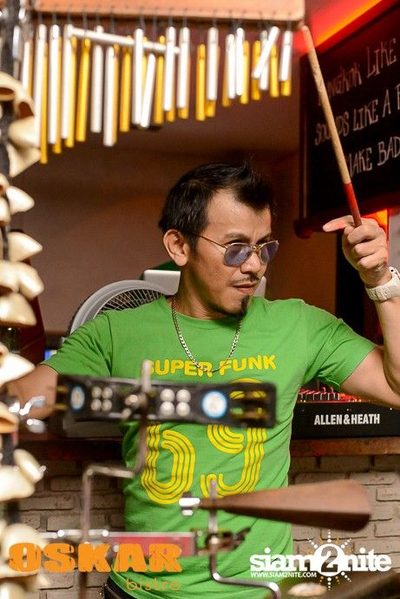 NUM T-BONE vs. DJ ALEX FISCHER — photo 118