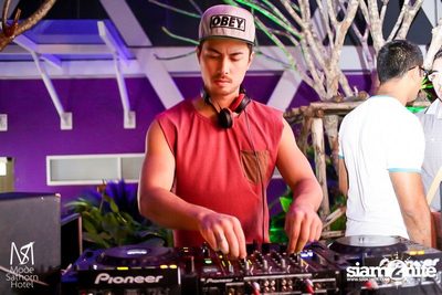 SUNDOWNER Sunset Pool & Rooftop Party — photo 4