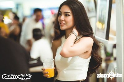 8zeronight x Bling Kitchen pres. Ribs & HipHop — photo 41