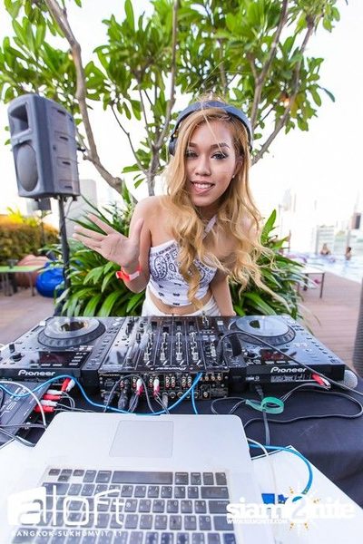 Aloft Pool Party 'Sexy White T-Shirt' — photo 19