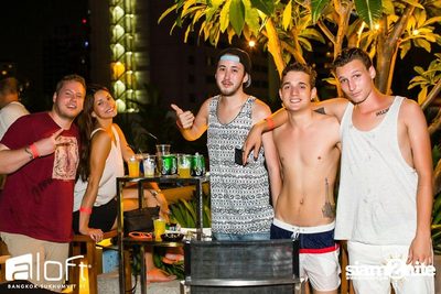 Aloft Pool Party 'Sexy White T-Shirt' — photo 269