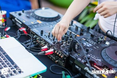 Aloft Pool Party 'Sexy White T-Shirt' — photo 156