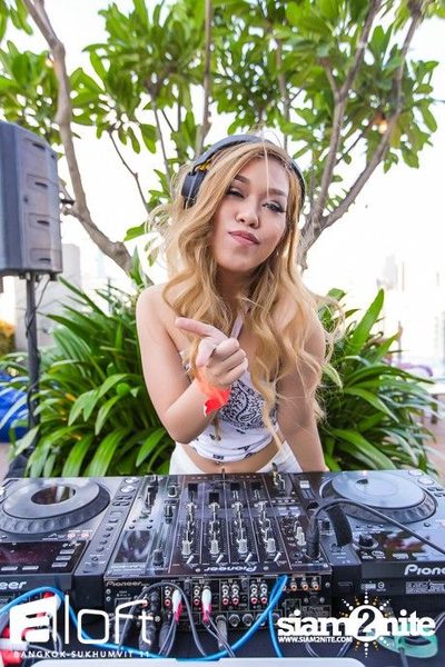 Aloft Pool Party 'Sexy White T-Shirt' — photo 18