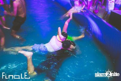 FINALE Beach Party ที่ ฟินาเล่ บาร์, เกาะเสม็ด — photo 283