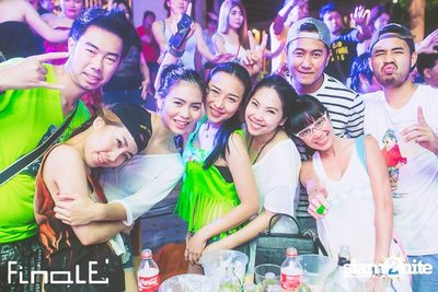 FINALE Beach Party ที่ ฟินาเล่ บาร์, เกาะเสม็ด — photo 331