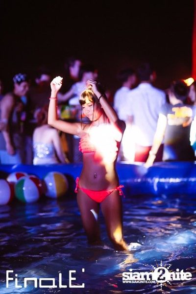 FINALE Beach Party ที่ ฟินาเล่ บาร์, เกาะเสม็ด — photo 217