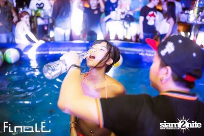 FINALE Beach Party ที่ ฟินาเล่ บาร์, เกาะเสม็ด — photo 216