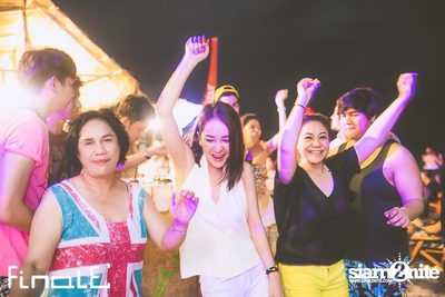 FINALE Beach Party ที่ ฟินาเล่ บาร์, เกาะเสม็ด — photo 191