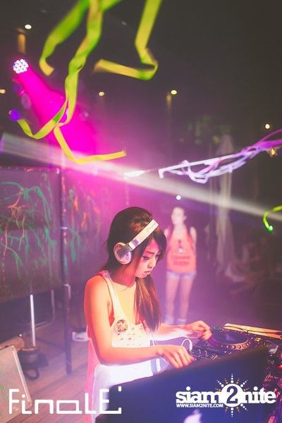 FINALE Beach Party ที่ ฟินาเล่ บาร์, เกาะเสม็ด — photo 142