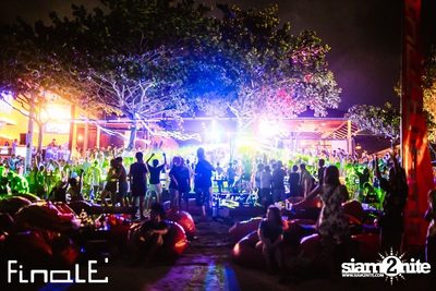 FINALE Beach Party ที่ ฟินาเล่ บาร์, เกาะเสม็ด — photo 368
