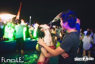 FINALE Beach Party ที่ ฟินาเล่ บาร์, เกาะเสม็ด — photo 265