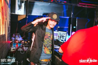 Suharit Siamwalla Colorful Party — photo 117