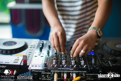 Sundaze Afternoon Pool Party — photo 9