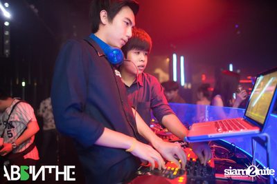 The Night Is Open Shoulder — photo 92