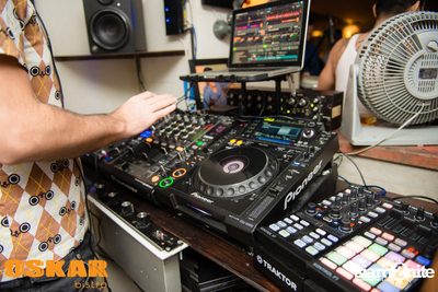 NUM T-BONE LIVE — photo 24