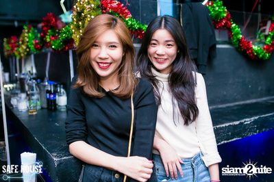 Red and White Christmas Party — photo 33
