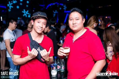 Red and White Christmas Party — photo 20