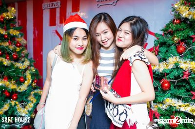 Red and White Christmas Party — photo 88