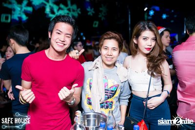 Red and White Christmas Party — photo 25