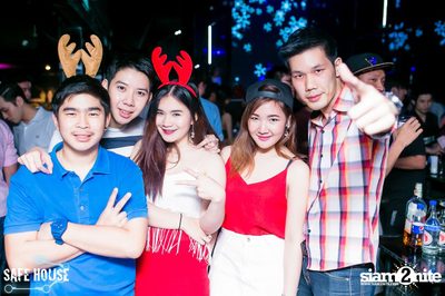 Red and White Christmas Party — photo 23