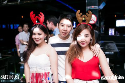 Red and White Christmas Party — photo 3