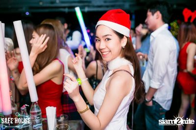 Red and White Christmas Party — photo 125