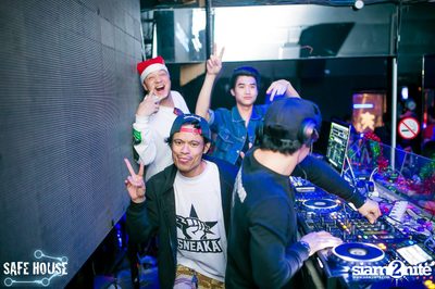 Red and White Christmas Party — photo 152