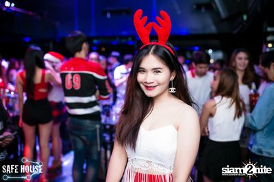 Red and White Christmas Party — photo 5