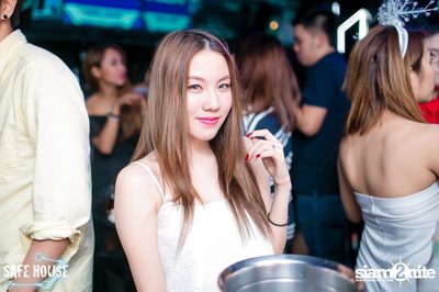 Red and White Christmas Party — photo 62