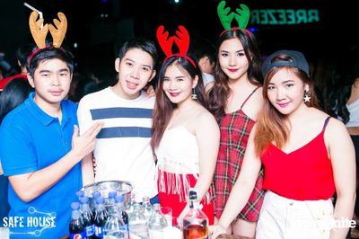 Red and White Christmas Party — photo 47