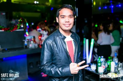 Red and White Christmas Party — photo 64