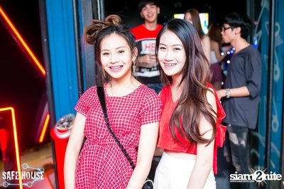 Red and White Christmas Party — photo 107