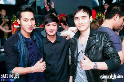 Red and White Christmas Party — photo 215