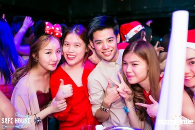 Red and White Christmas Party — photo 126