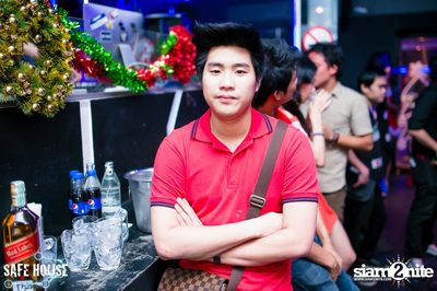 Red and White Christmas Party — photo 39