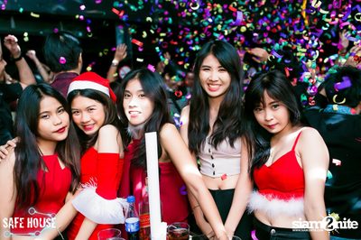 Red and White Christmas Party — photo 127