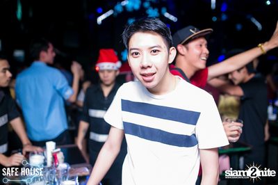 Red and White Christmas Party — photo 21